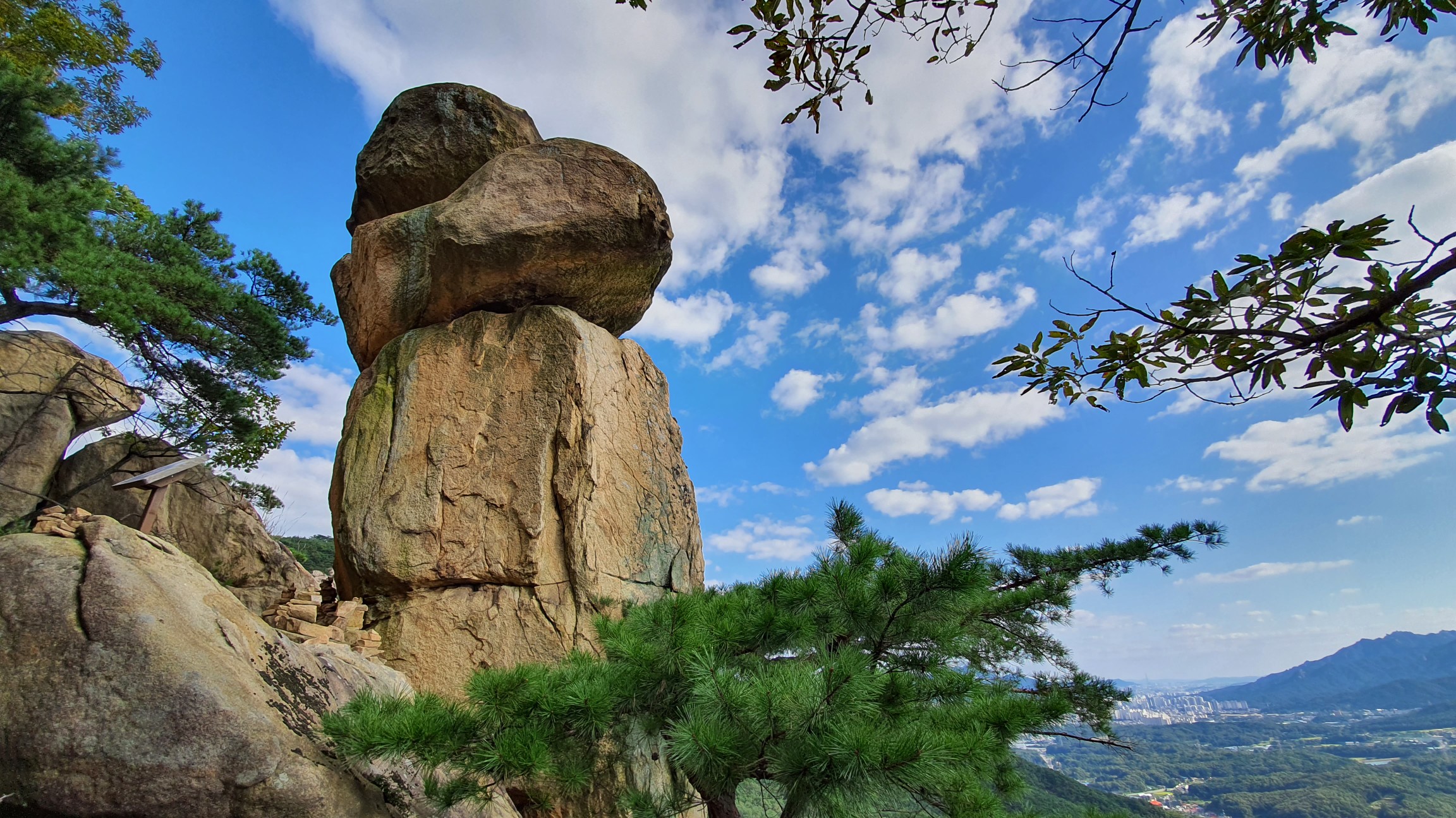 양주 불곡산 삼단바위